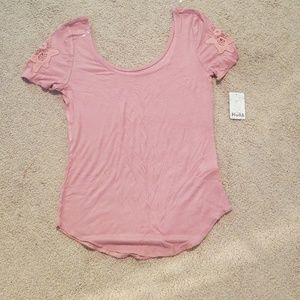 Crotchet sleeve rose scoop shirt